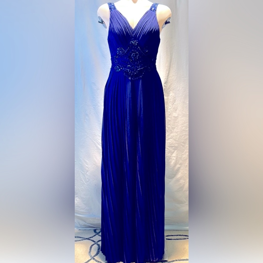 Sue Wong Blue Sleeveless V-Neck Prom Gown